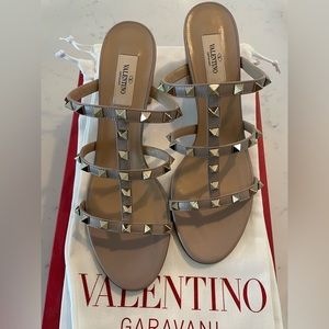 Valentino Rockstud Calfskin Leather Slide Sandal 60MM - Color: Poudre; Size 41
